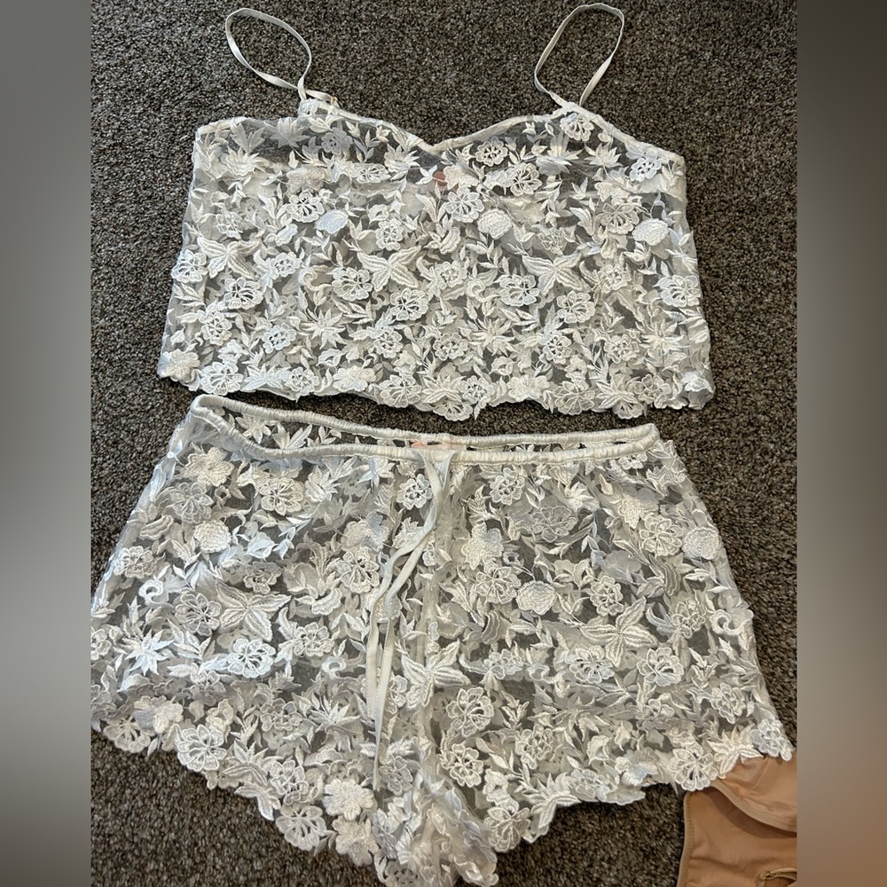 Bridal lace pajamas from Le Rose